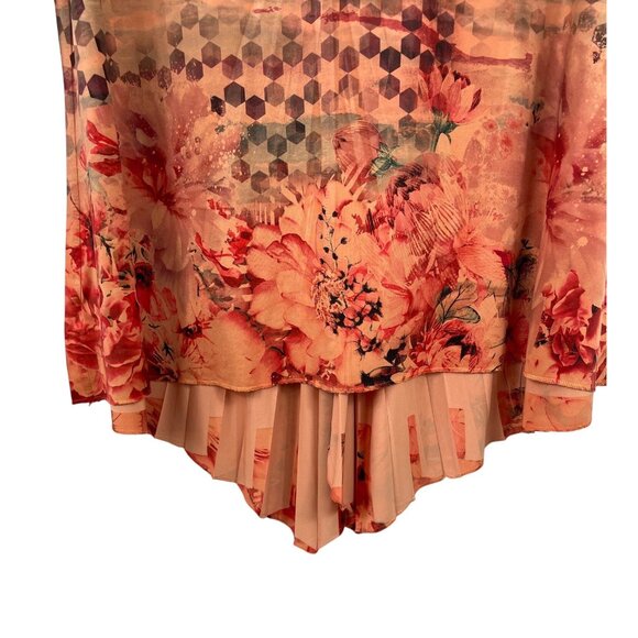 Womens Plus Size V-Neck Floral & Geometric Pleated Tunic Top w/Sequin Detail - Picture 6 of 9